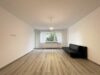Sanierte 2-Zimmer-Erdgeschosswohnung in Wuppertal-Elberfeld! Mit Einbauküche & Balkon! - Wohnzimmer