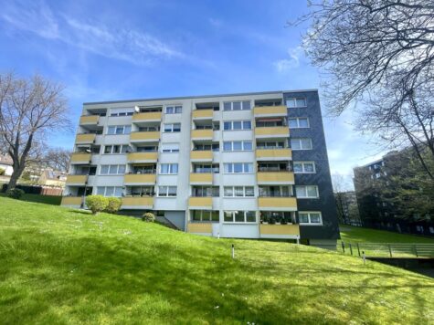 Renovierte Zwei-Zimmerwohnung mit Balkon, Einbauküche und Fahrstuhl in Wuppertal-Barmen!, 42279 Wuppertal / Barmen, Etagenwohnung