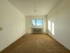 Renovierungsbedürftige Zwei-Zimmerwohnung mit Balkon in Fröndenberg! - Schlafzimmer
