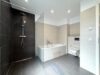 Exklusive 3-Zimmerwohnung in Wuppertal-Elberfeld! Mit Garten, Küche, Balkon, Stellplatz und Aufzug! - Hauptbad