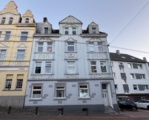 Gepflegtes Mehrfamilienhaus mit 5 Parteien in Bochum-Linden!, 44879 Bochum, Mehrfamilienhaus