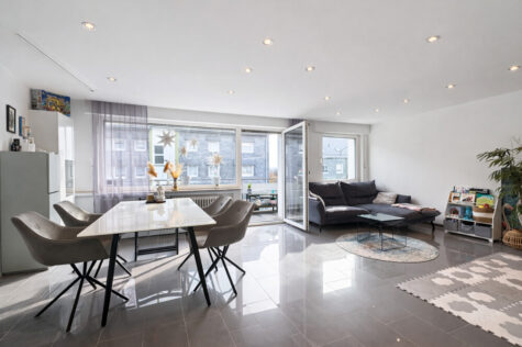 Gepflegte 4-Zimmerwohnung in Remscheid-Süd! Mit Einbauküche, Balkon und Stellplatz!, 42859 Remscheid, Etagenwohnung