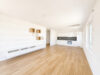 Exklusive 4-Zimmerwohnung in Bochum-Langendreer! Mit Einbauküche, Balkon, Fahrstuhl und Stellplatz! - Wohnzimmer (3)